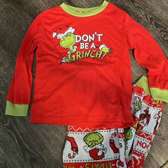 🎄 Lot of Christmas Pajamas (3 sets) - Picture 3 of 6